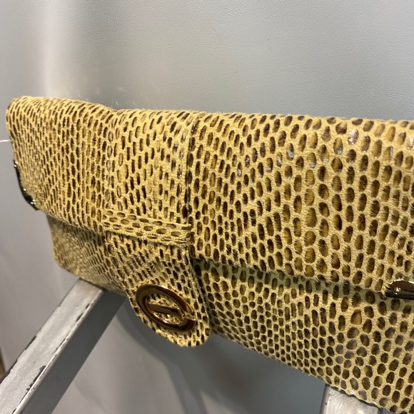 Guess Clutch. Super different python print - Picture 4 of 6